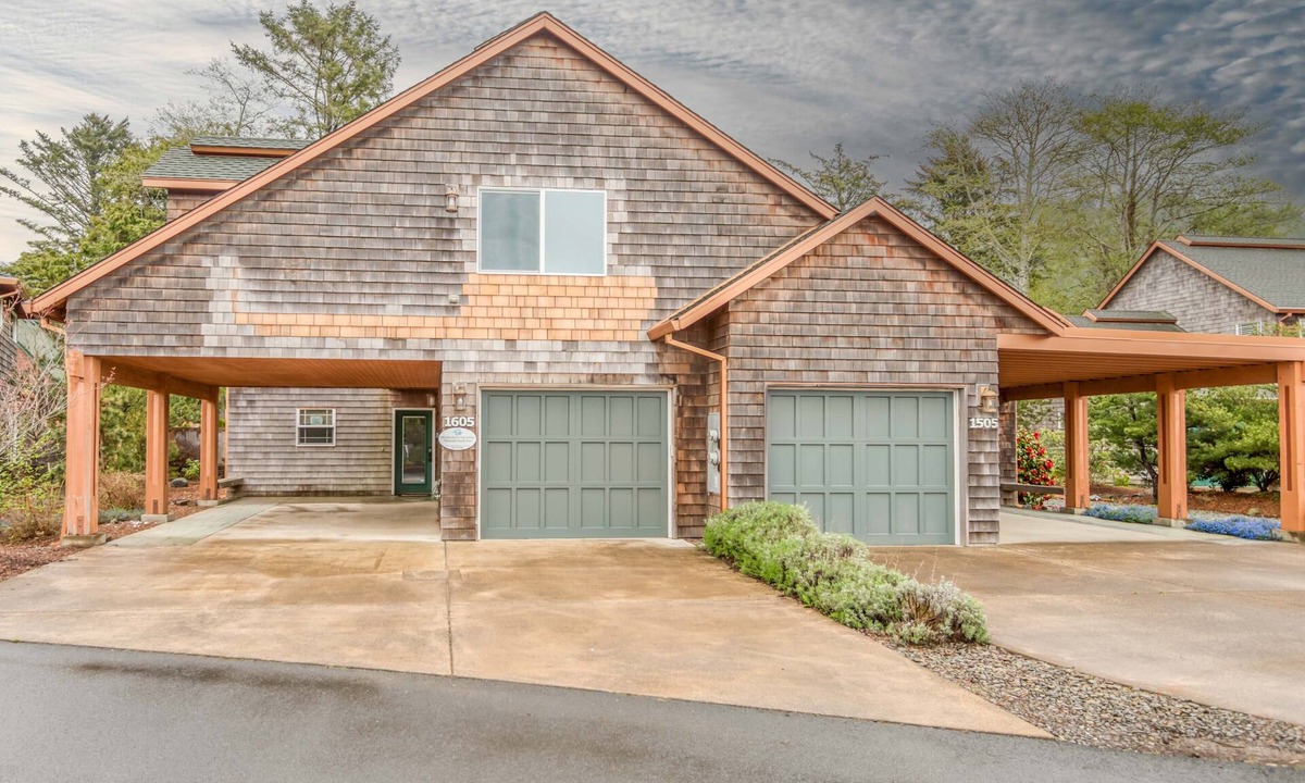 Rockaway Beach House | Large Spacious Lakeside Home with Kayaks, Fenced Yard, Blocks to the Beach