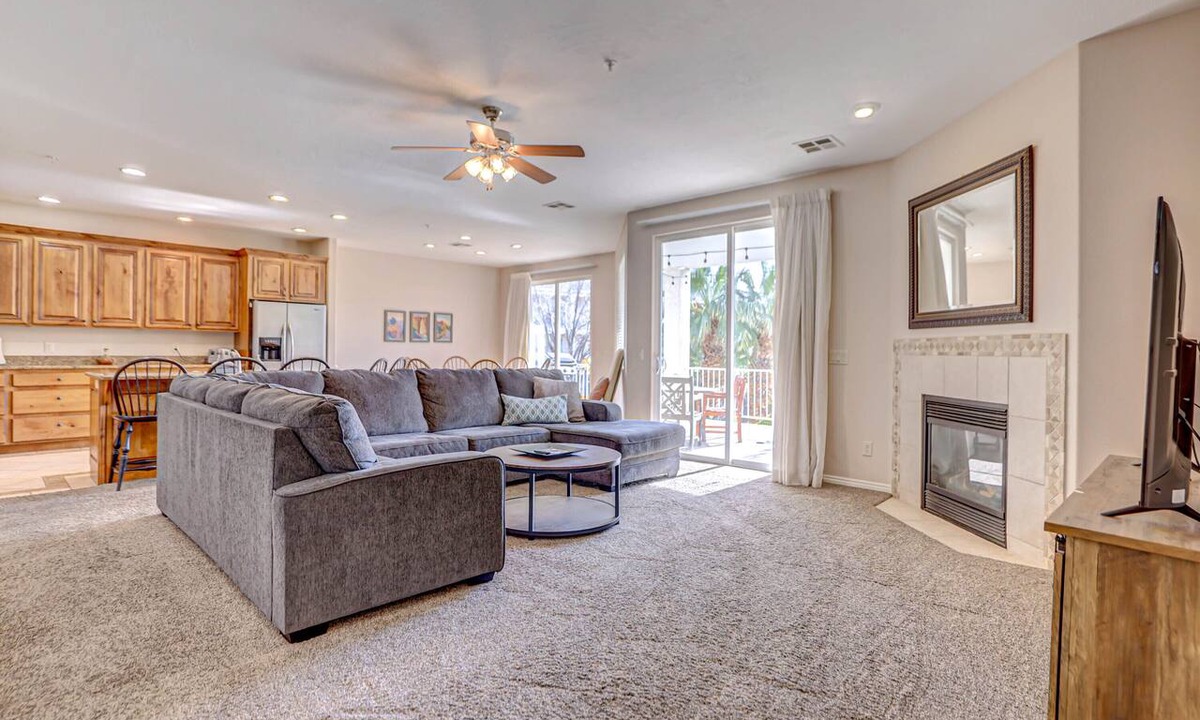 St. George Condo | Las Palmas All Inclusive Amenities Resort | 3 bathrooms | Plush New Carpet | Poolside | 1708