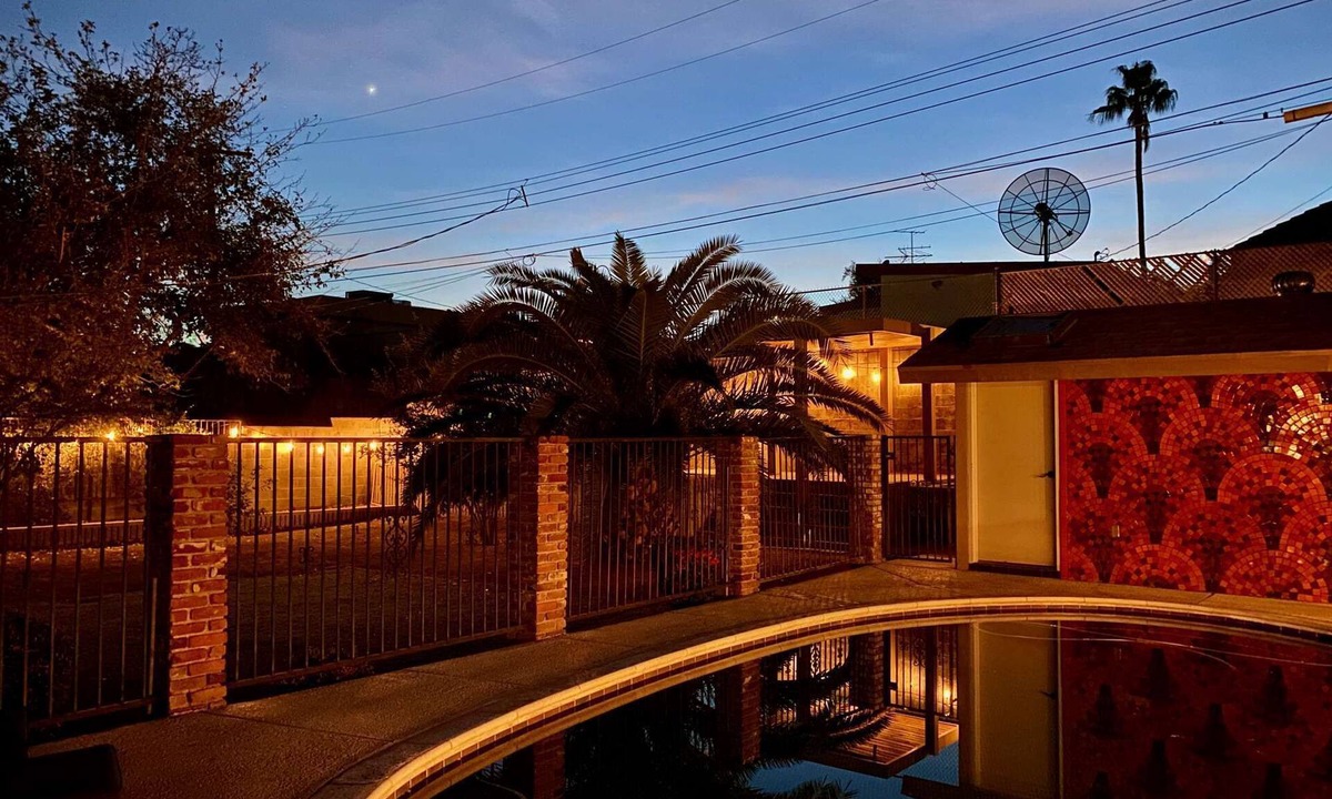 Las Vegas House | Las Vegas Pool House! Ranch Home With Salt Pool and High Speed Internet Close Drive to Strip.