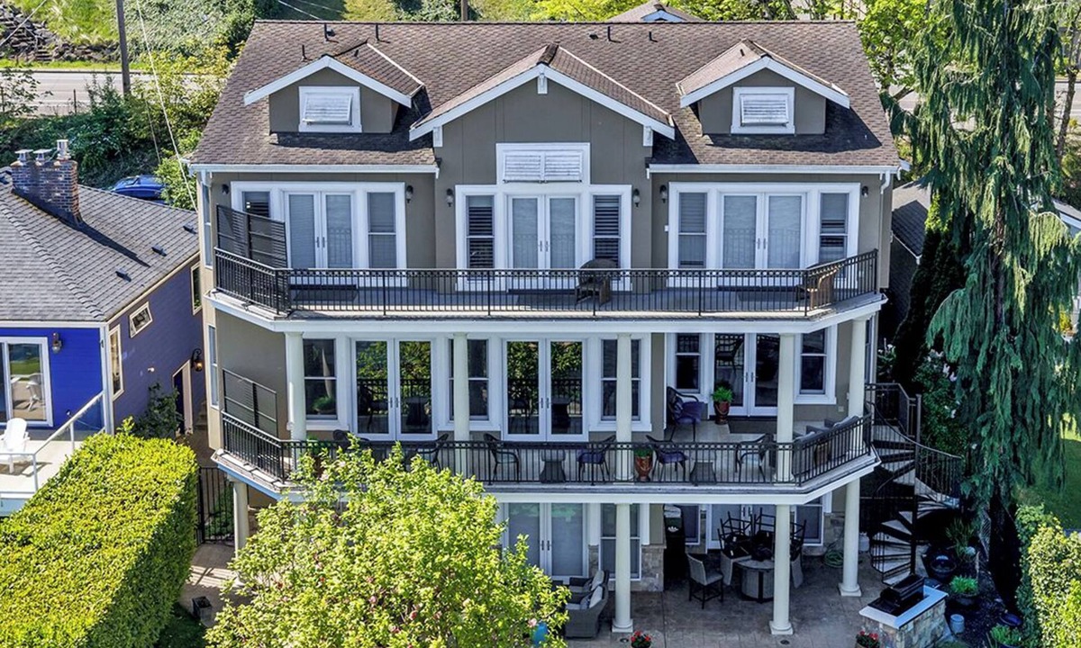 Bryn Mawr-Skyway House | Last minute SPECIAL’s @ Bella Vita moorage, chef's kitchen, optional add 2 bdr !