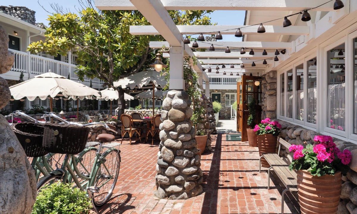 Golden Rectangle Hotel | Le Petit Pali at 8th Ave