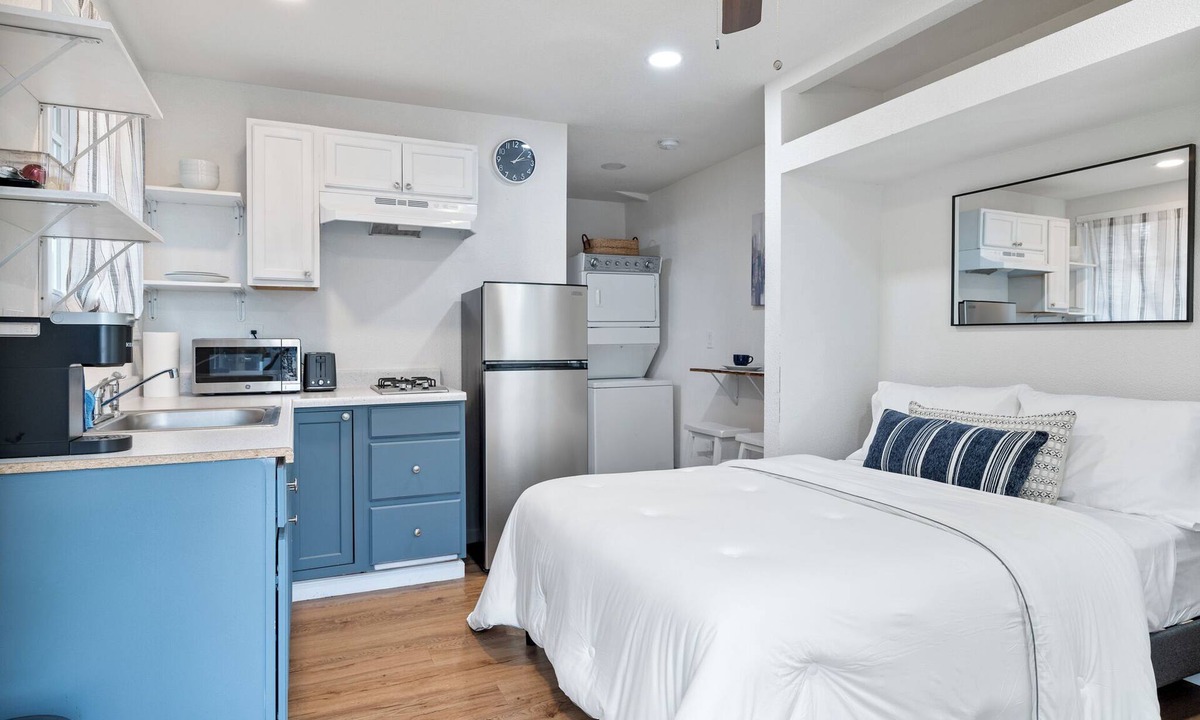 Modesto House | Le Petite Willow - Guesthouse