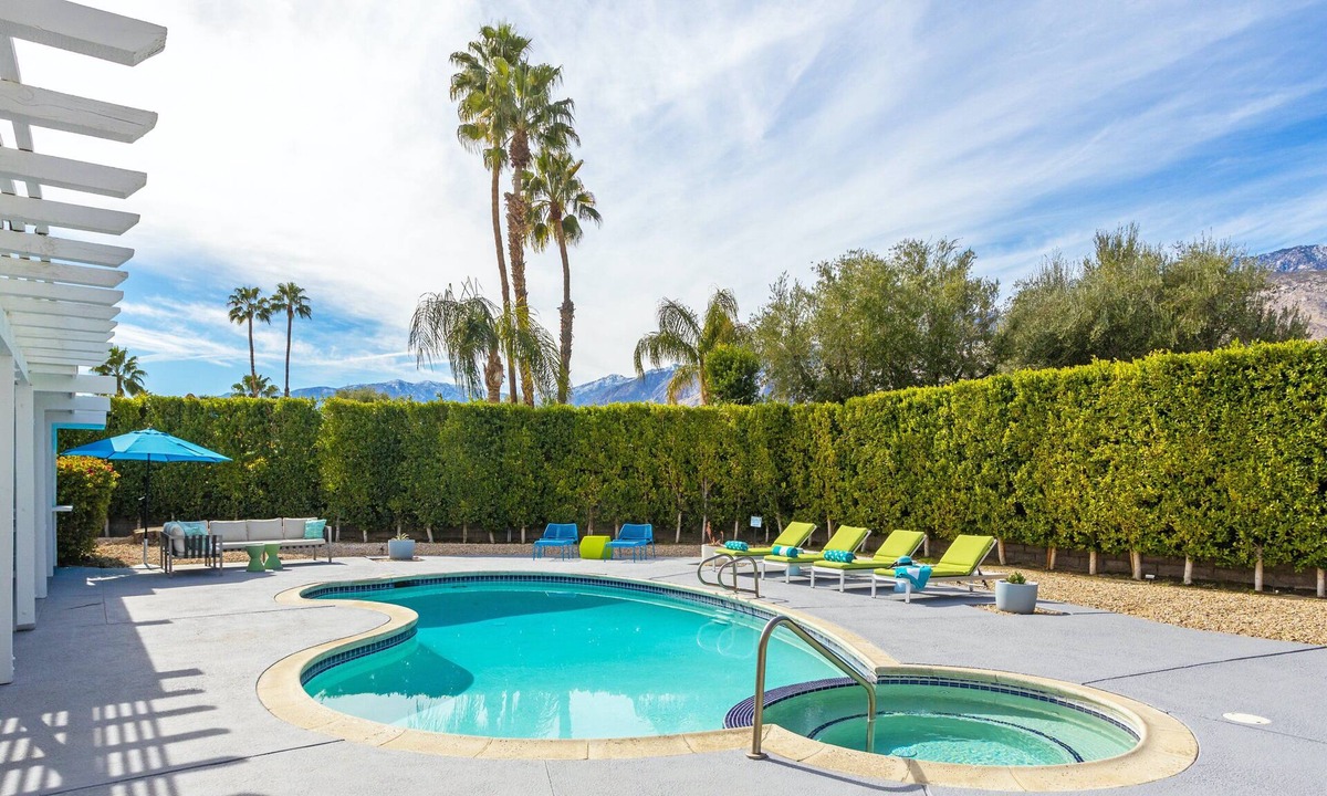 Palm Springs House | Lena's Hideaway – Swanky Mid-Mod Palm Springs Retreat