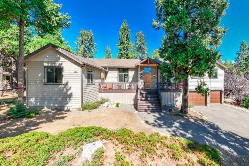 Shaver Lake House | Leopard Lily Lodge Luxe Stays 2 Suites AC
