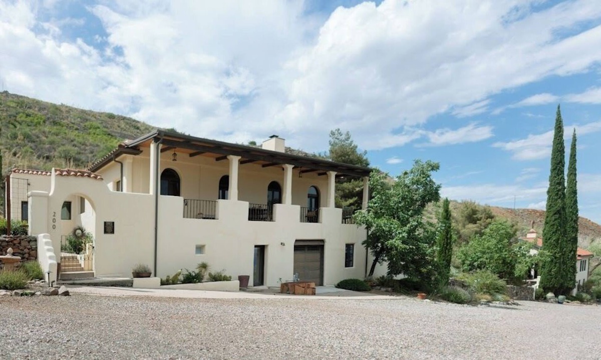 Jerome House | Little Daisy Historic Geode Sleeps 4 Sedona Views