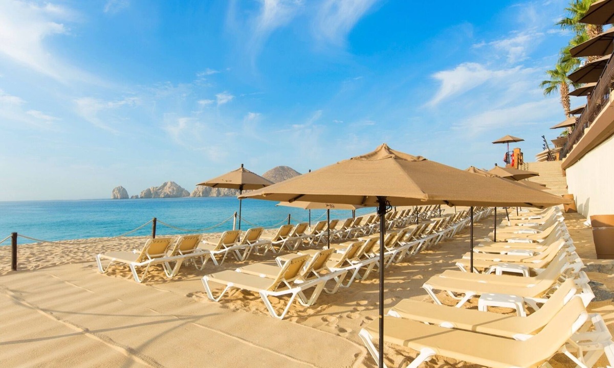 Cabo San Lucas Resort | Located on the pristine medano beach