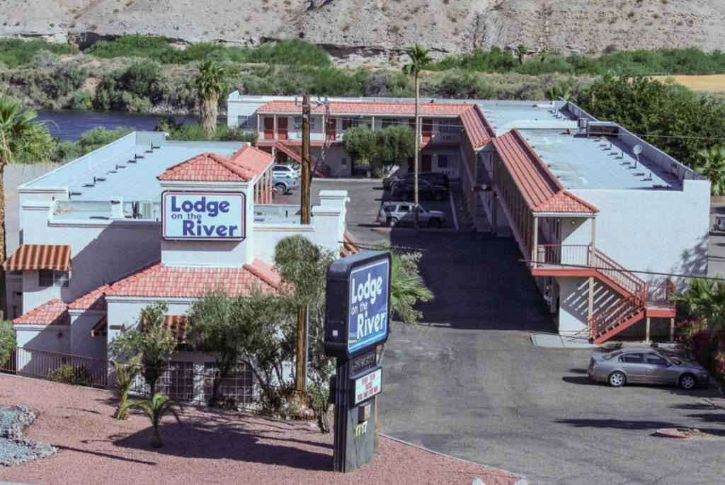 Bullhead City Hotel | lodge on the river