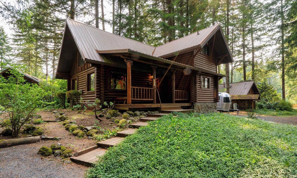 Welches Cabin | Log Cabin Compound | 6BR/5.5BA | 2 Hot Tubs