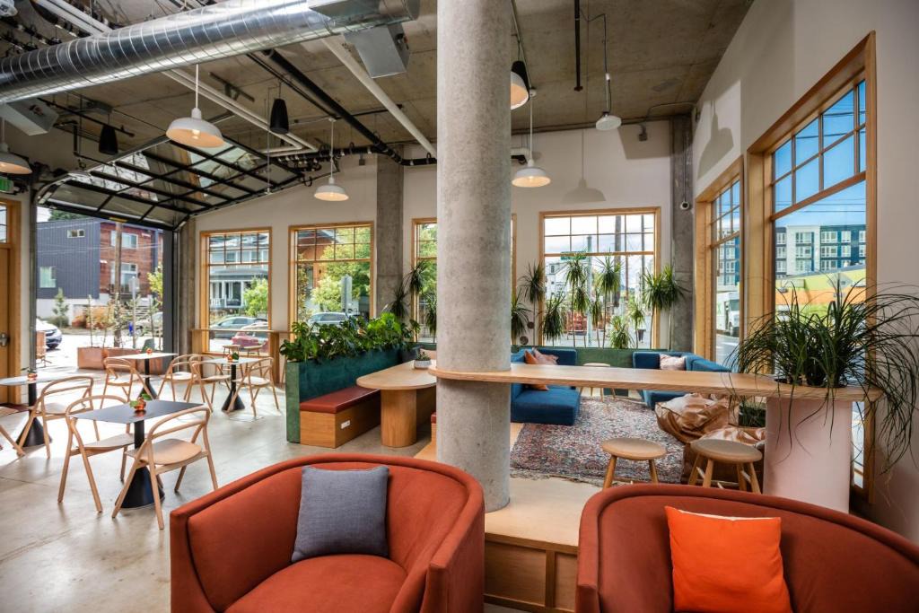 Buckman Neighborhood Hotel | Lolo Pass
