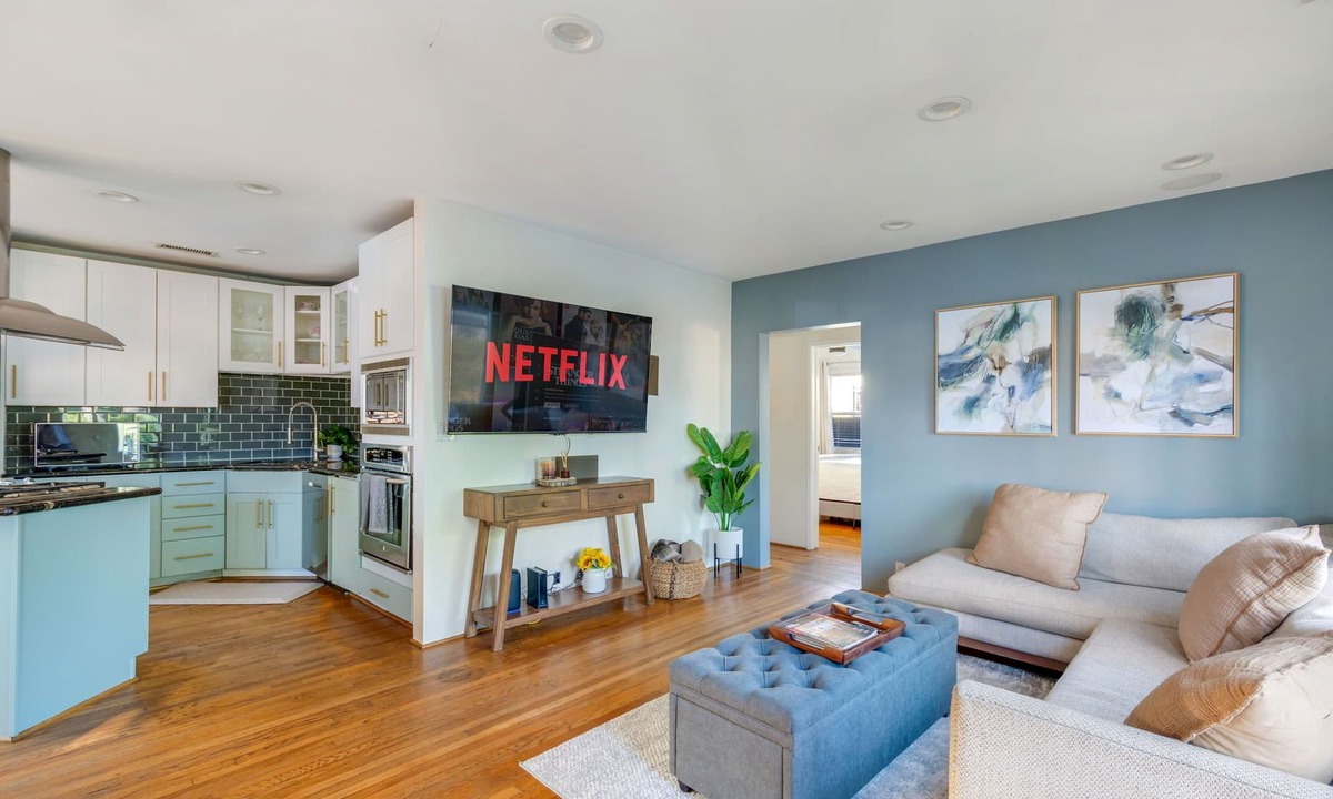 Harbor House | Long Beach Escape Near Beach, Restaurants ,fun & FIFA Games 8 guests