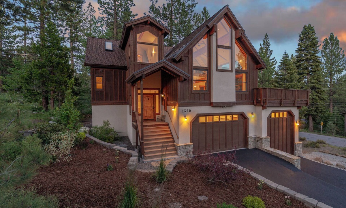 Kings Beach House | Look Out Lodge - On North Shore w/Lake View, Hot Tub, Pool Table and Pet Friendly