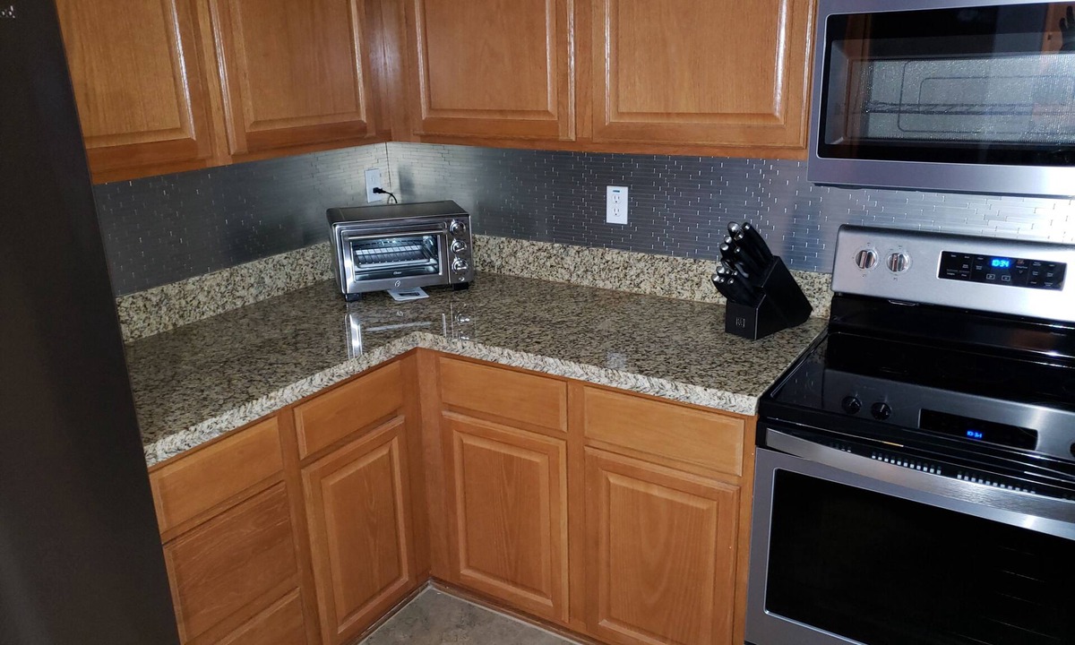Surprise House | Looking to purchase in Grand? Stay here while you search - SUMMER PRICING!