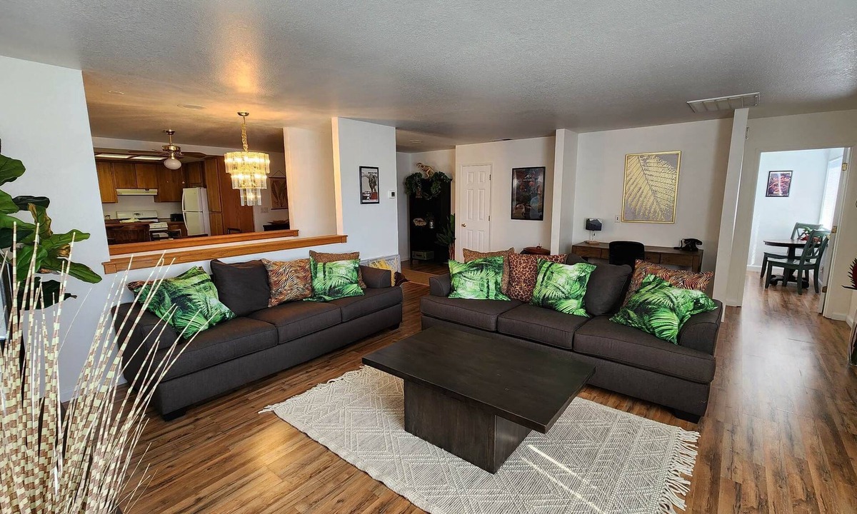 Roseburg Apartment | Lost World Lodge - Your Jurassic Park Vacation Rental