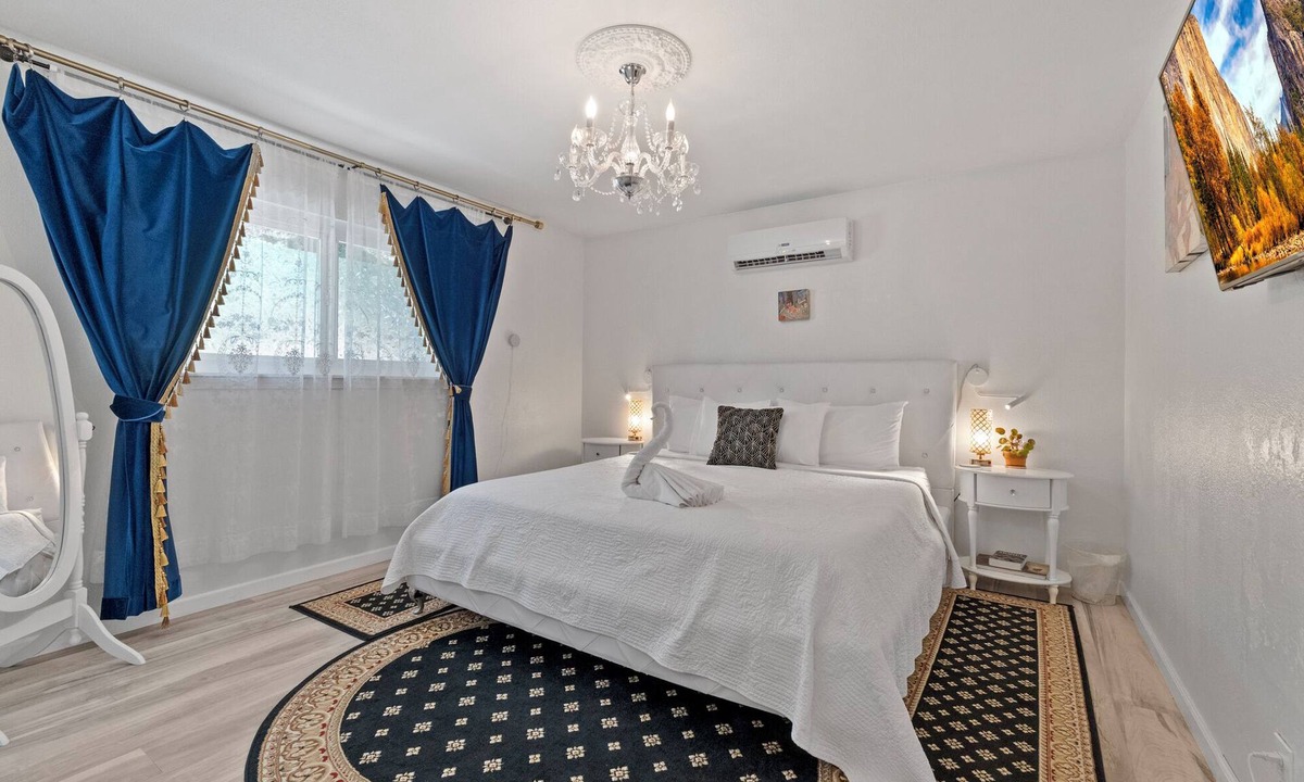 Sonora Villa | Loved by Guests! Quiet Villa w/King Beds, Full Kitchen, 2-Min Drive to Downtown