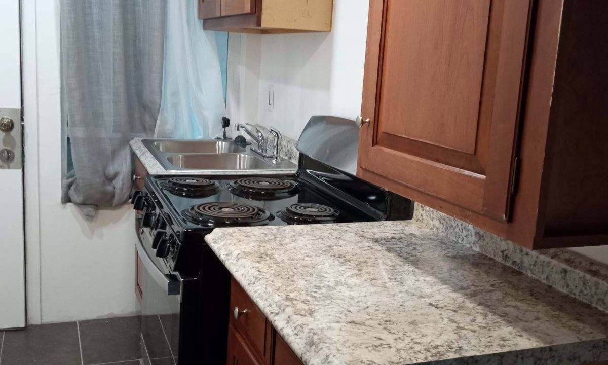Piedmont Avenue Apartment | Lovely 3-bedroom apartment in Oakland!