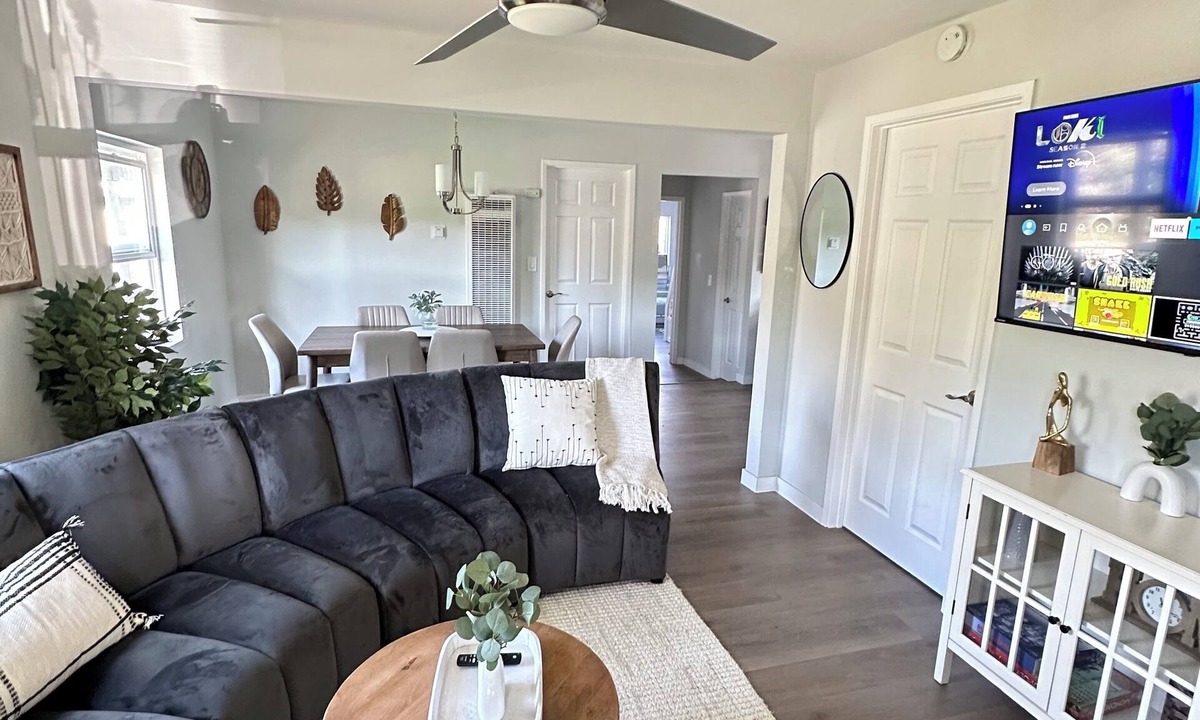 Los Angeles House | Lovely 3-bedroom townhome in vibrant Los Angeles Near Crypto