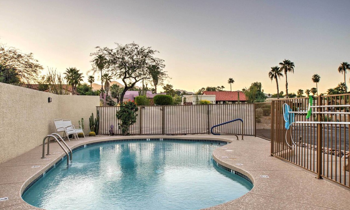 Fountain Hills Condo | Lovely Condo w/Balcony < 3 Miles to Parks + Golf!