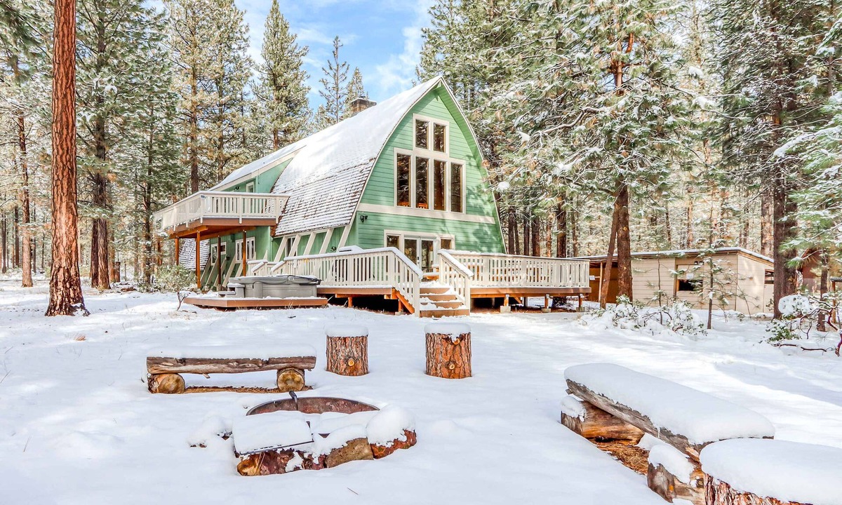 River Forest Acres House | Lovely home by waterfalls with firepit, hot tub & washer&dryer - dog-friendly