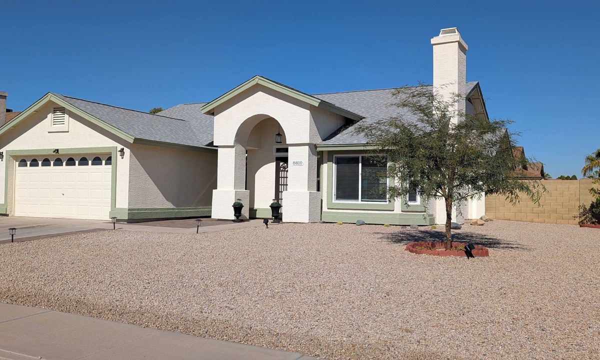 Glendale House | Lovely home within walking distance to State Farm Stadium.