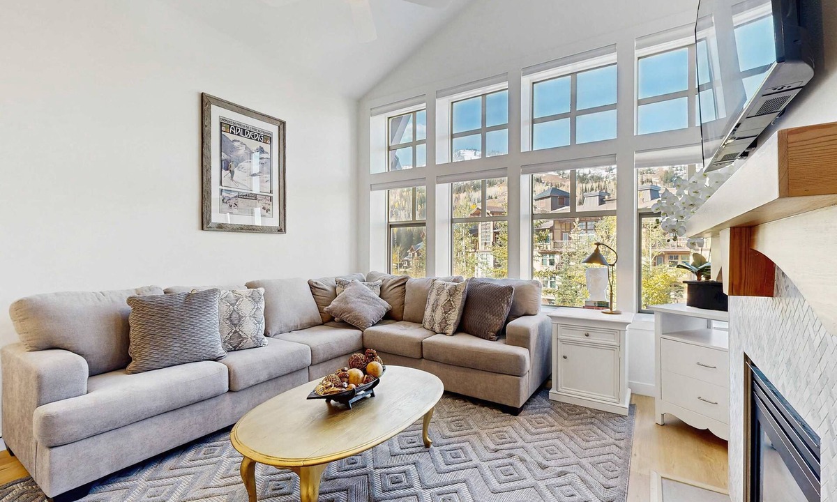Salt Lake Mountain Resorts Condo | Lovely mountain-view condo with shared hot tub, pool & more - walk to lifts