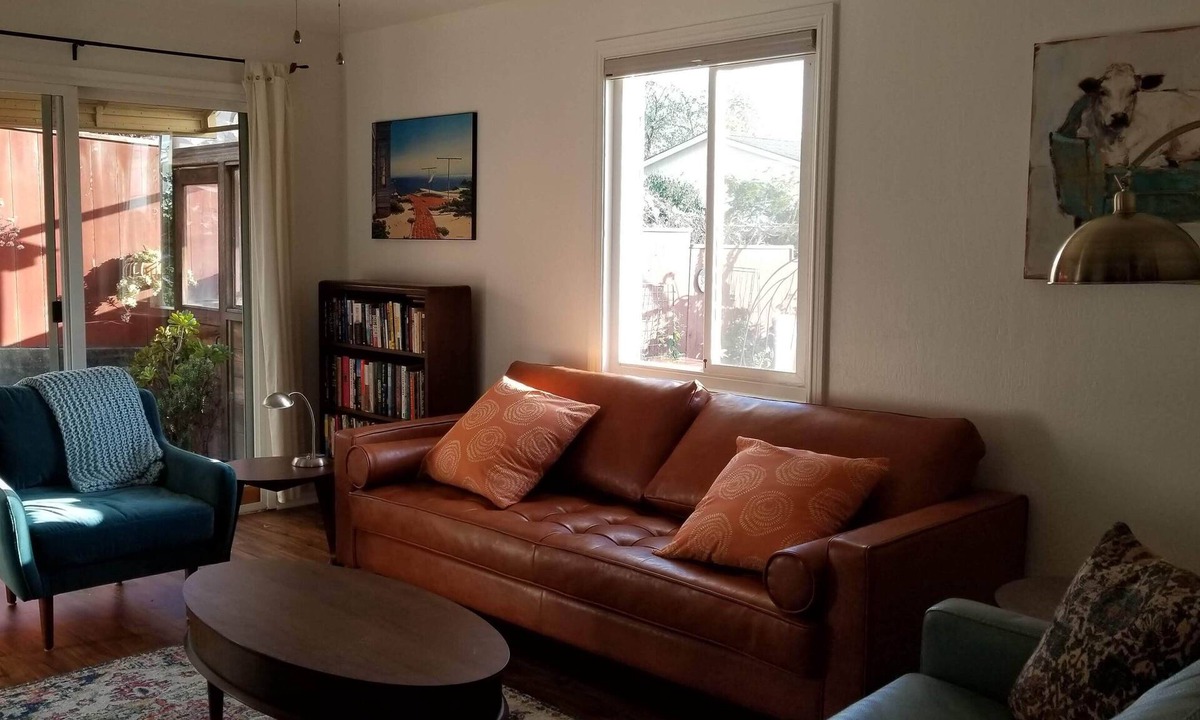 Richmond Annex Apartment | Lovely Secret Garden Full Apartment: 2 bedrooms and two bathrooms