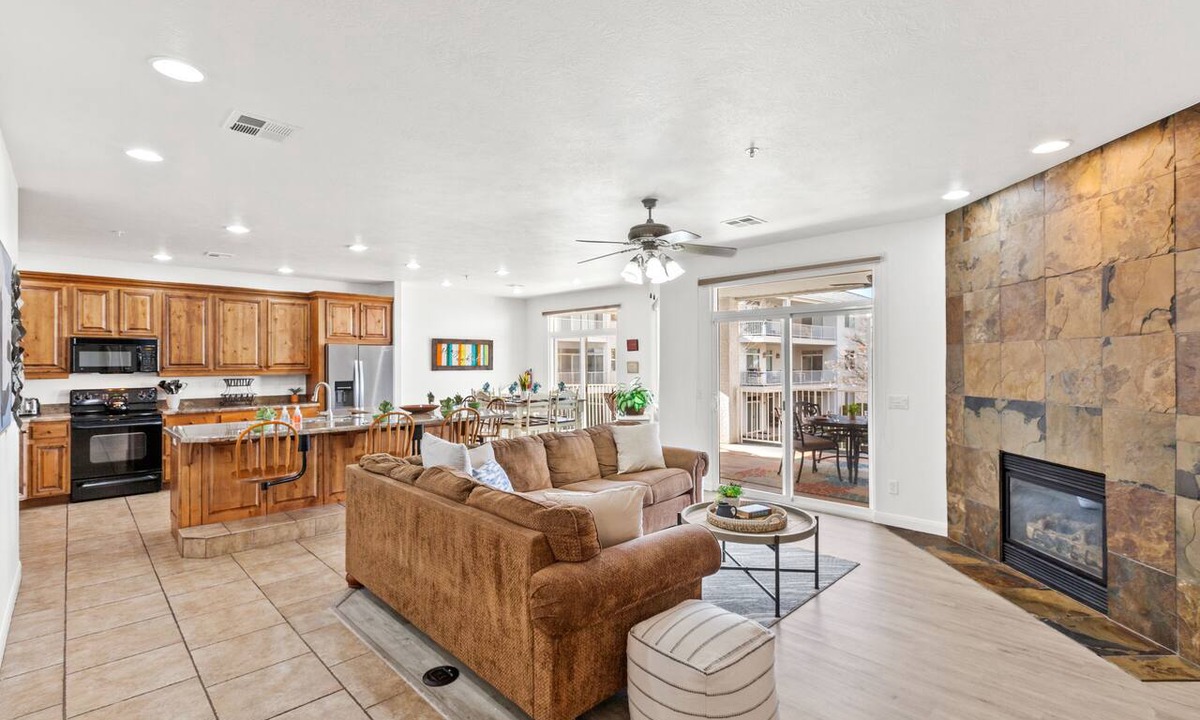 St. George Condo | LP 1806, 3 BD with an Indoor Fireplace, Old School Arcade Machine, and Resort Access