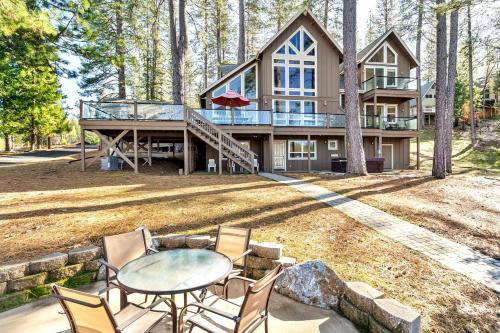 Groveland Villa | Luminous Secluded Villa with Pool Table and Spa Bath in Groveland, California