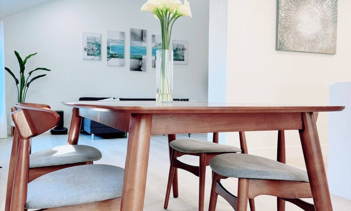 Elk Grove House | Lux. Contemporary at Heart of EG