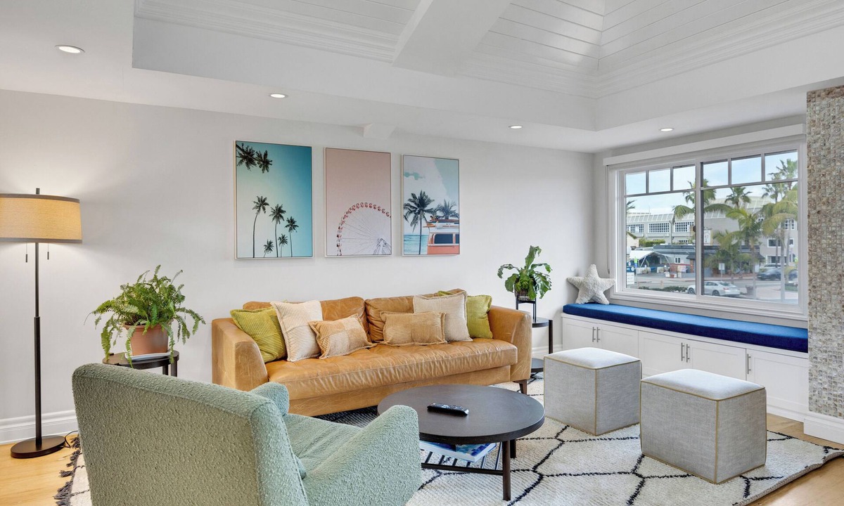 Balboa Peninsula House | LUX Newport Stunning home Step to the Sand, PIER!