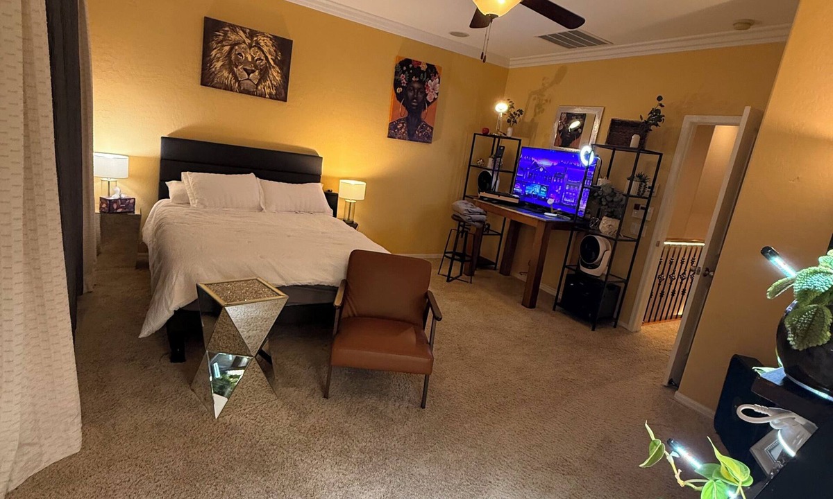 Summerlin South House | Luxe Desert Oasis in Exclusive Summerlin. Walking Distance to Golf, Shopping….