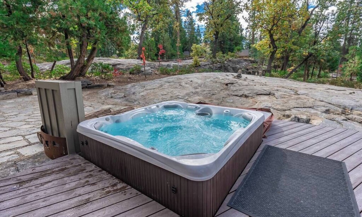 Granite Ridge Cabin | Luxe Family Villa w/Spa & Game Room