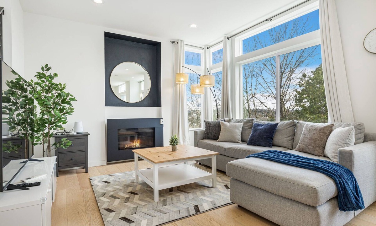 North Beacon Hill House | Luxe Modern Home with Air Conditioning - Perfect for Families & Groups