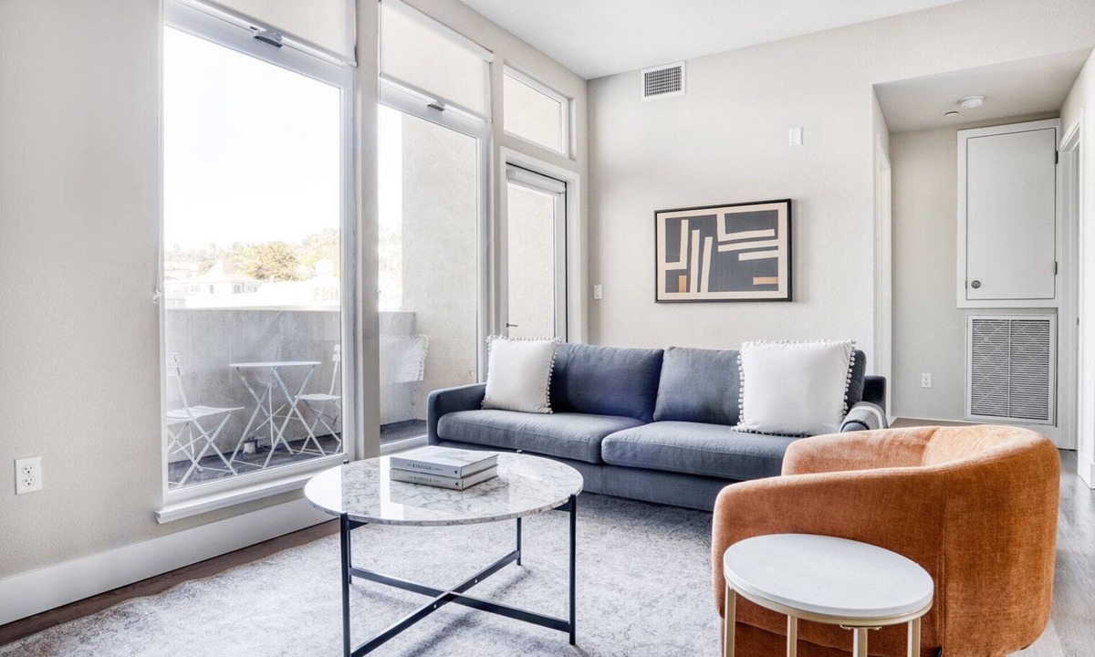 San Carlos Apartment | Luxe San Carlos 2BR w/Gym, Pool & BBQ, walk to Caltrain, by Blueground