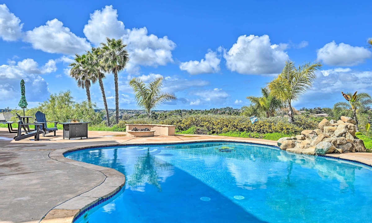 Vista Cottage | Luxe Vista Getaway w/Private Pool & Hot Tub!