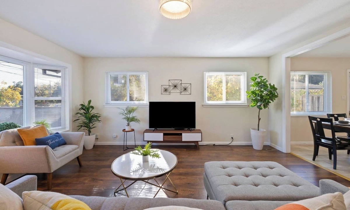East Palo Alto House | Luxo Stays |Stanford| 3bd/2ba #pet #comfy