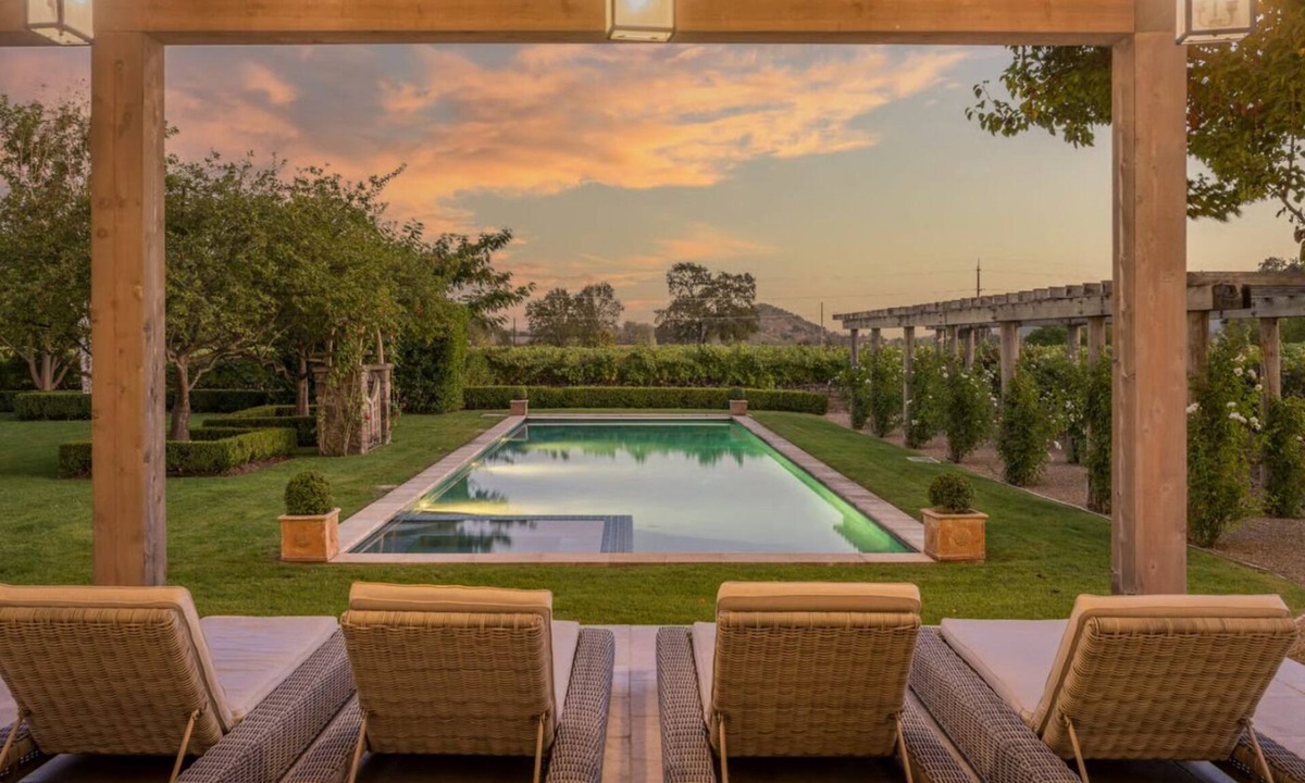 Rutherford House | Luxurious 6-bedroom Napa Valley Estate