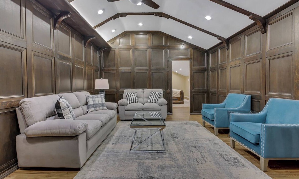 Northwest Anaheim House | Luxurious 6BR Retreat w Pool & Jacuzzi Disneylandnn