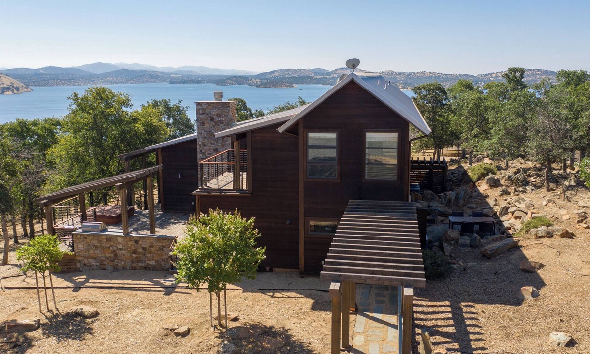 Keystone House | Luxurious Lakeside Estate with Expansive Views and Privacy on over 50 Acres!