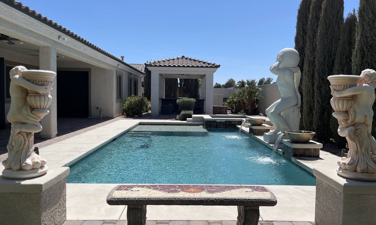 Enterprise House | Luxurious Mansion Glamorous Pool & Spa