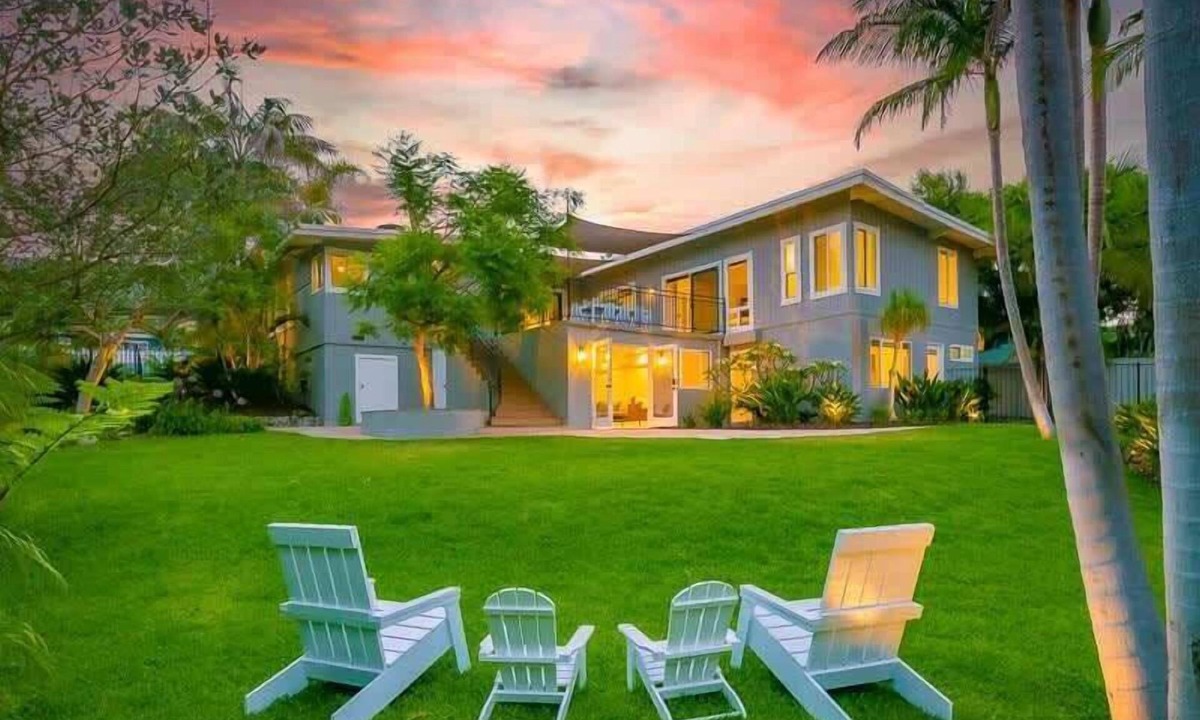 Solana Beach House | Luxurious Solana Beach Oasis: 5BR Family Retreat with Ocean Breeze, Pool & Hot Tub!