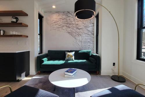 Jacksonville House | Luxurious Station House Suite B