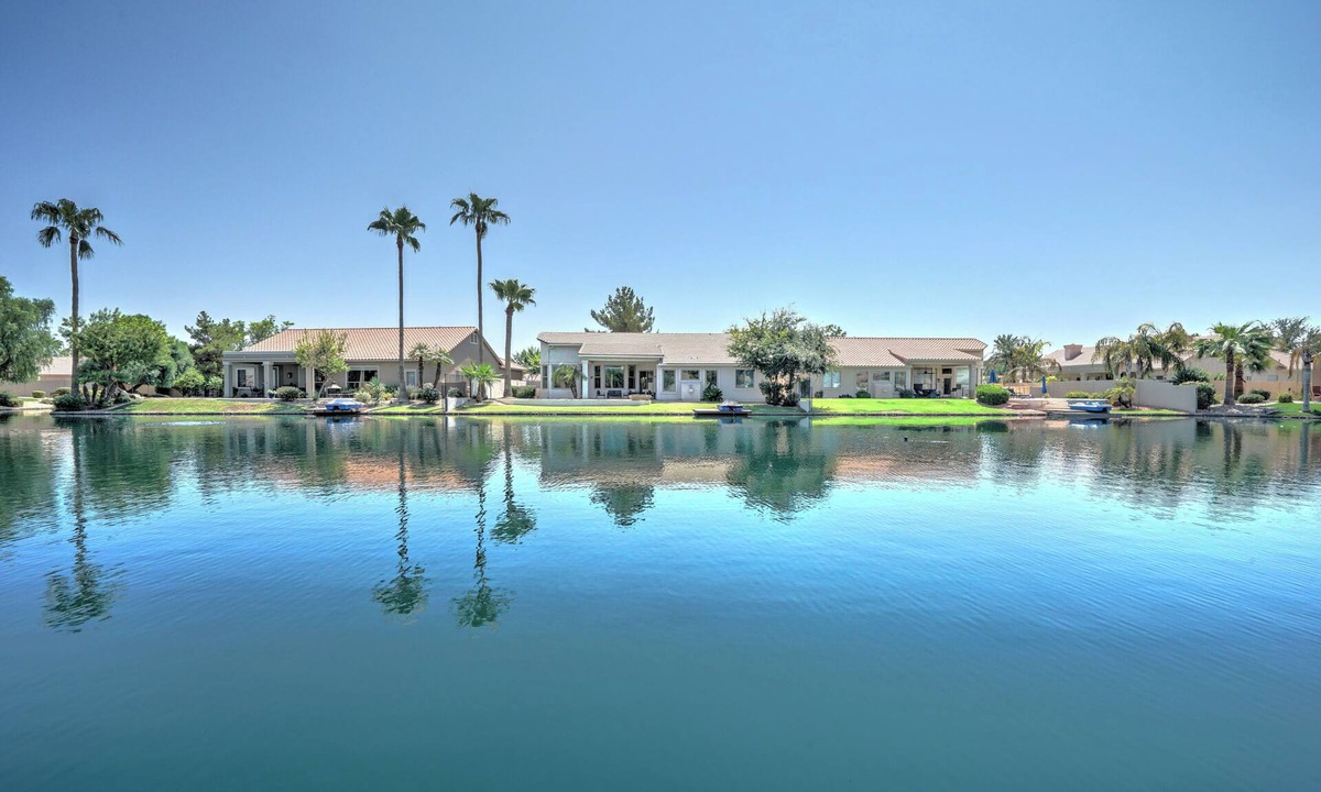 Chandler House | Luxurious Waterfront with a Heated Pool