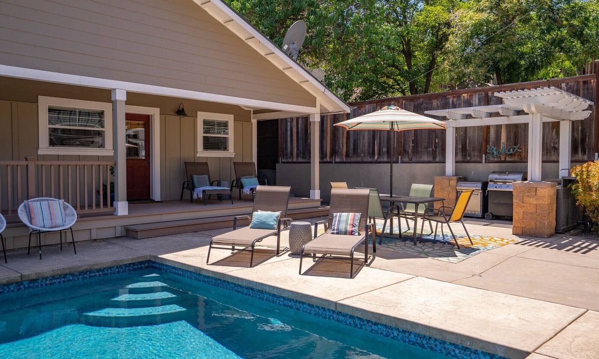 Paso Robles House | Luxury 2 blocks Downtown Square with a POOL, 2Bdrm, 2Bath Modern Large Bungalow