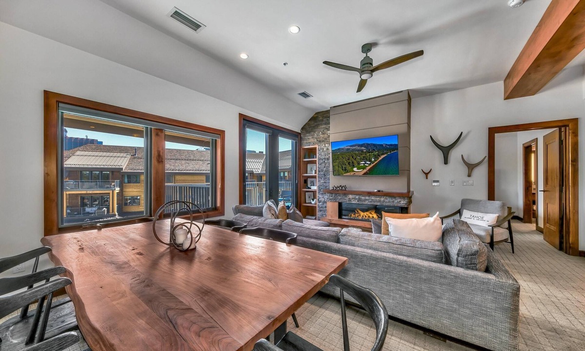 Lakeside Park Condo | Luxury 2Br Residence steps from Heavenly Village & Gondola Book 7 Nights for 10% Off by RedAwning