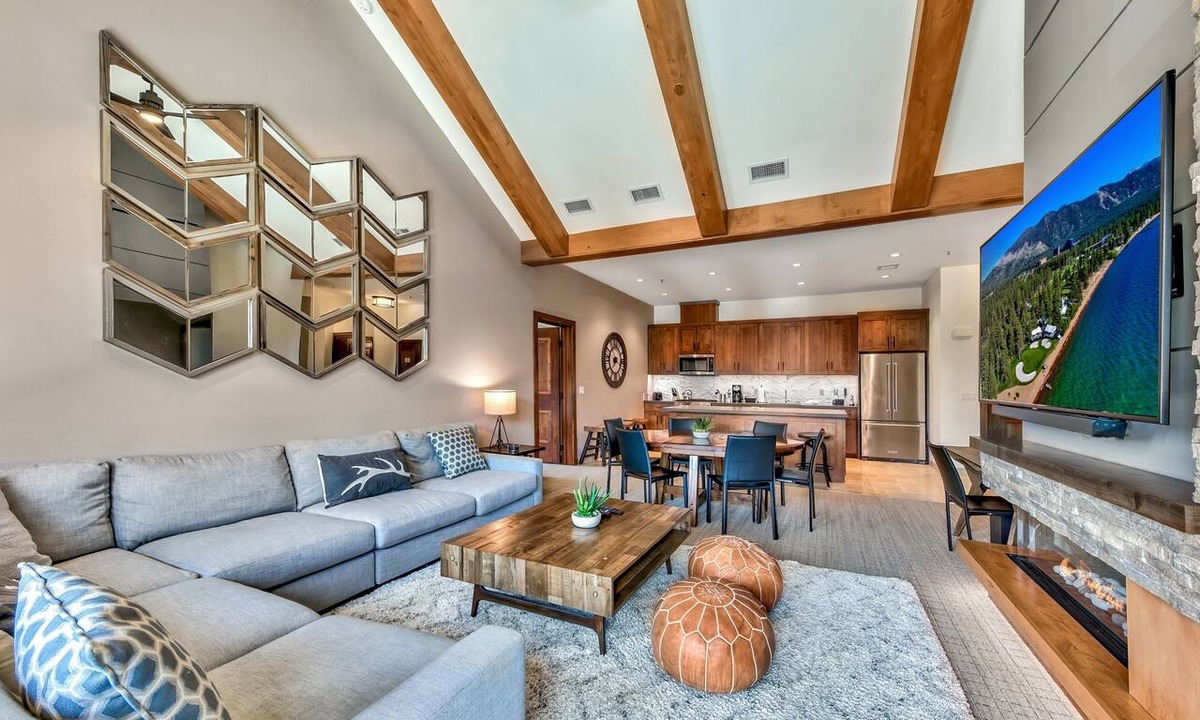 South Lake Tahoe Condo | Luxury 3Br Residence steps from Heavenly Village & Gondola