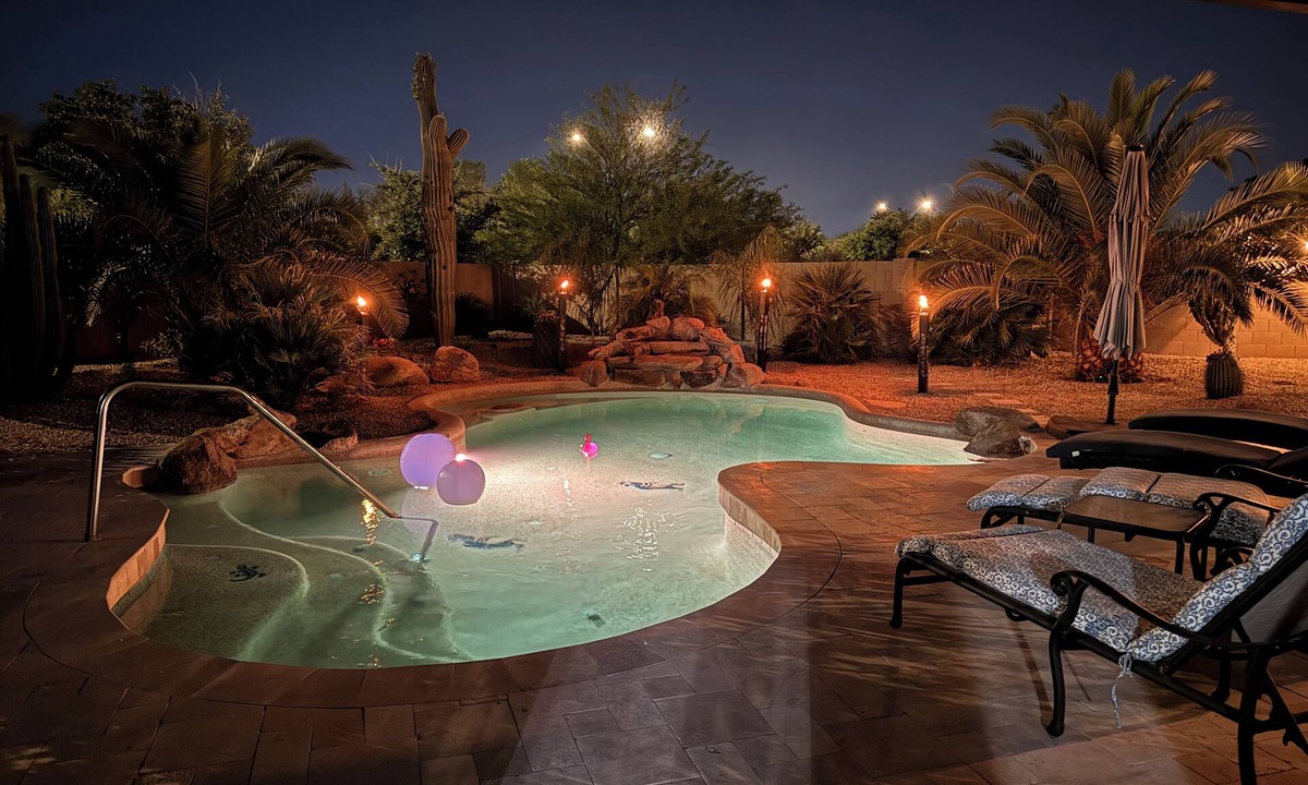Palm Valley House | Luxury 4 bed, 4 bath with Pool & Spa 🌞 Summer Special