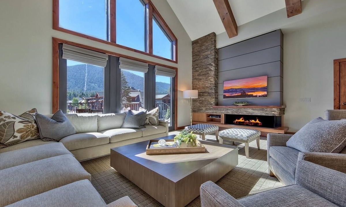 Lakeside Park Condo | Luxury 4Br Residence steps from Heavenly Village & Gondola by RedAwning