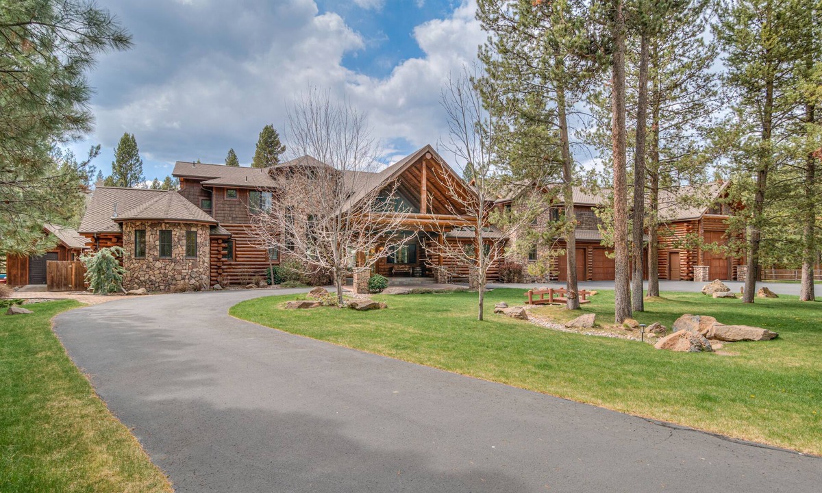 Three Rivers House | Luxury 6,456 Sq. Ft Deschutes River Retreat, Private Dock, Perfect for Events
