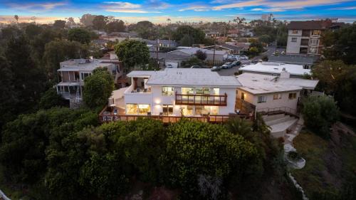 Middletown House | Luxury 7 BR Mission Hills Home with a View