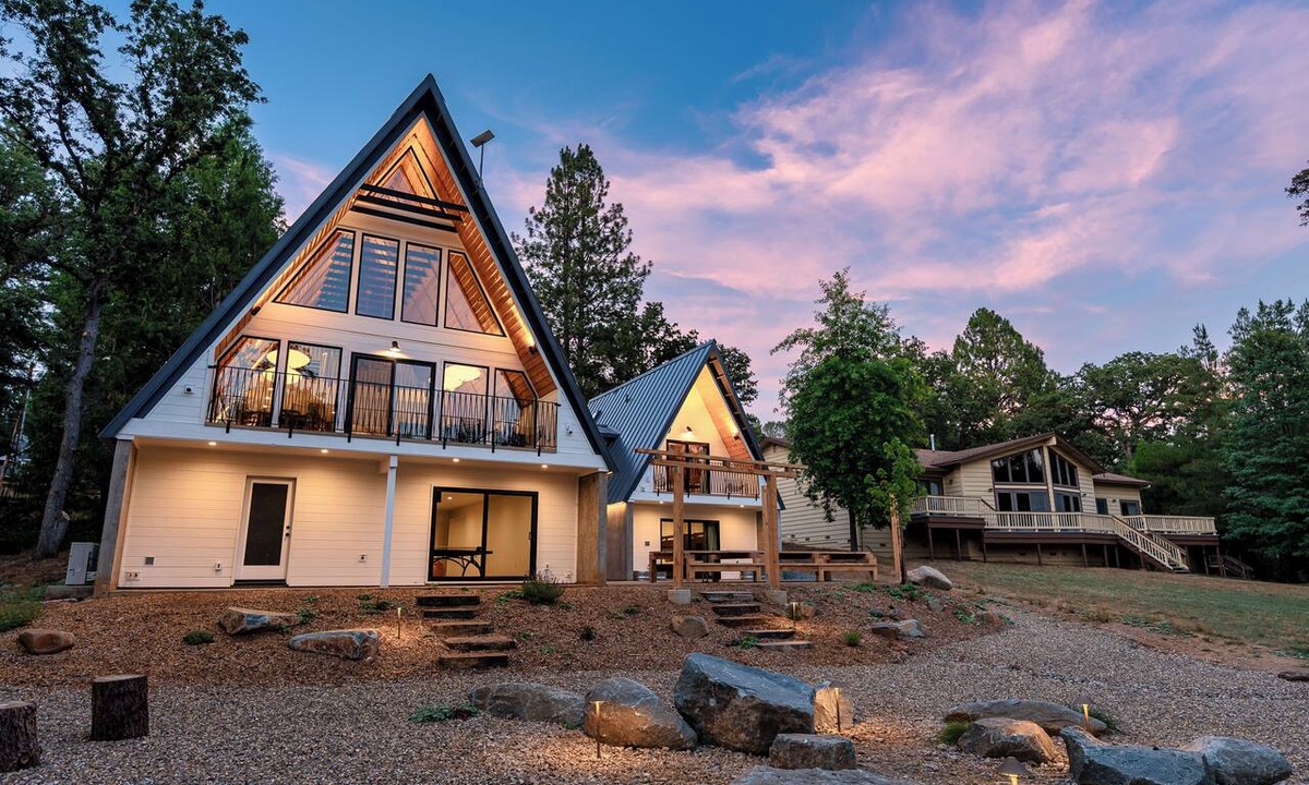 Groveland House | Luxury A-Frame, lakefront, 40mins to Yosemite